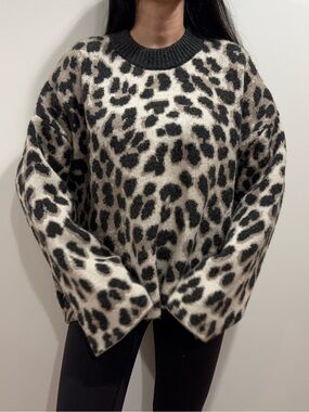 H&M Leopard Print Crewneck Sweater in Black and Cream